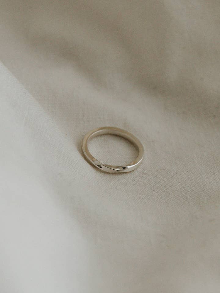 Eco Sterling sølv Chunky Twist stabling Ring for engroshandel hos Studio Adorn