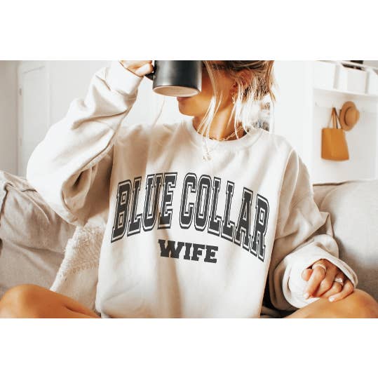 Sweatshirt à col bleu pour femme pour la vente par Carolina Moon