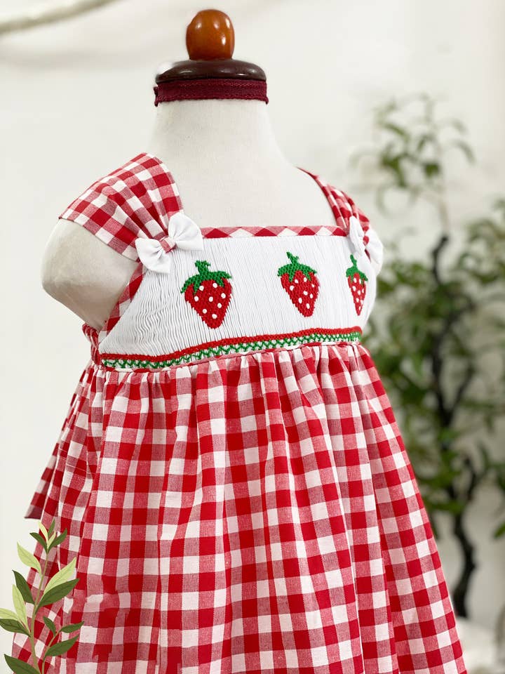 Angeline Kids - Vente Robe – enfant - Robe d'été smockée vichy rouge fraise pour bébés filles4