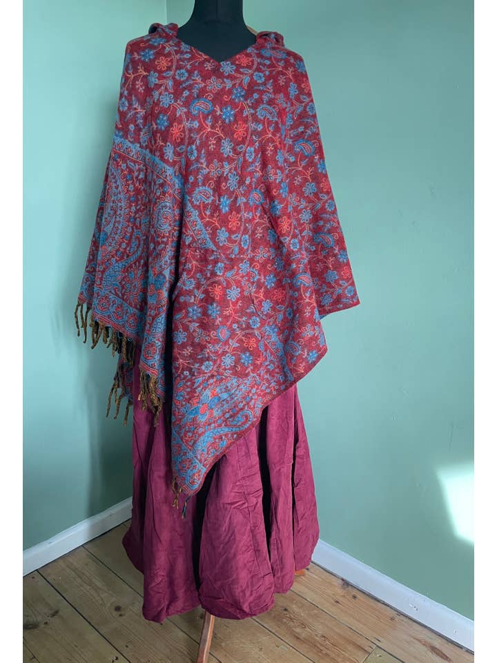 Emma's Emporium – wholesale Poncho – Unisex – AW15a Fleecy Hooded Poncho11