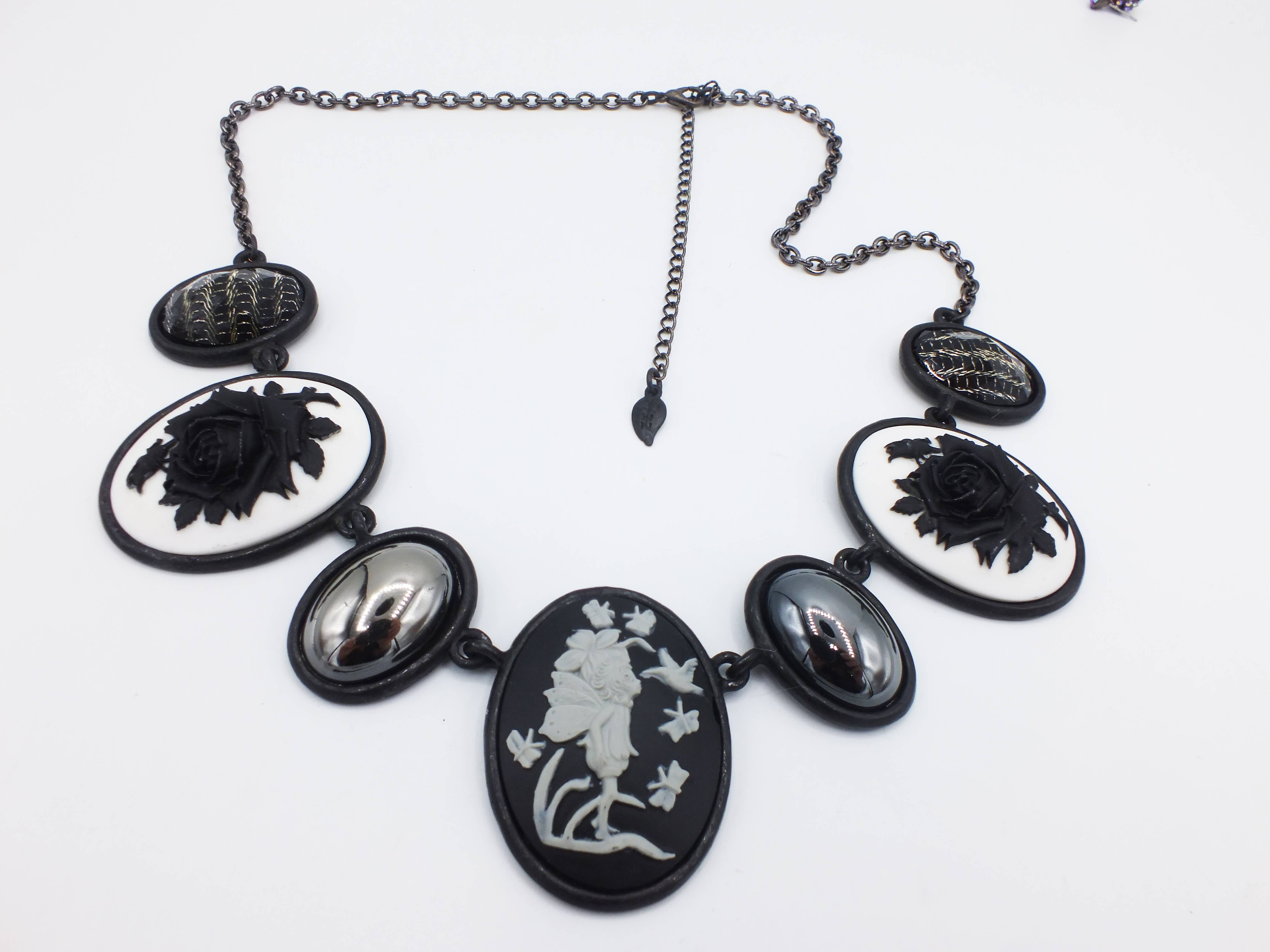 Fizz - Wholesale Pendant/Charm Necklace - Seven Cabochon "Grand" Necklace18