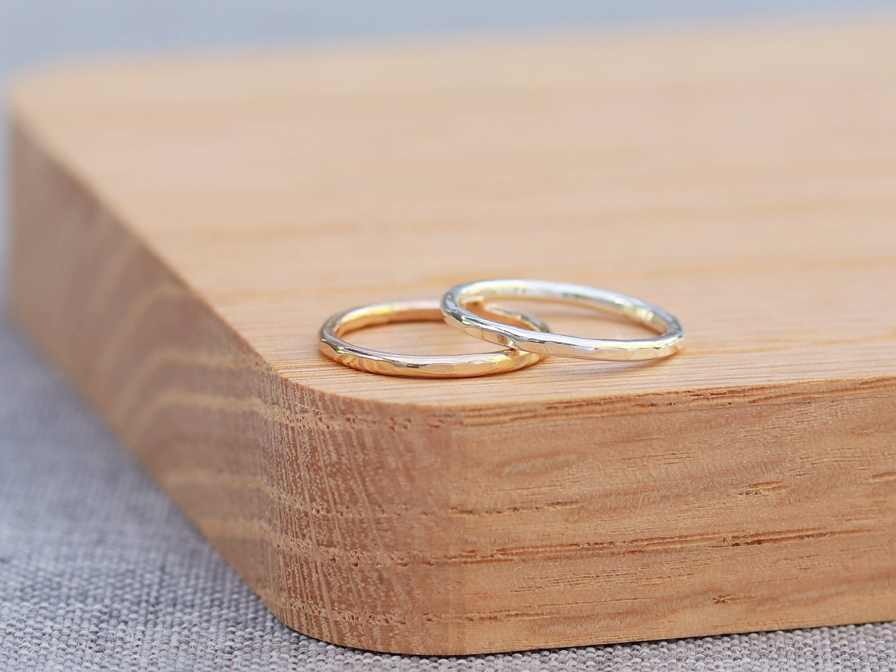 Sloane Jewelry Design – wholesale Band/Stackad Ring – Hamrad staplingsring4