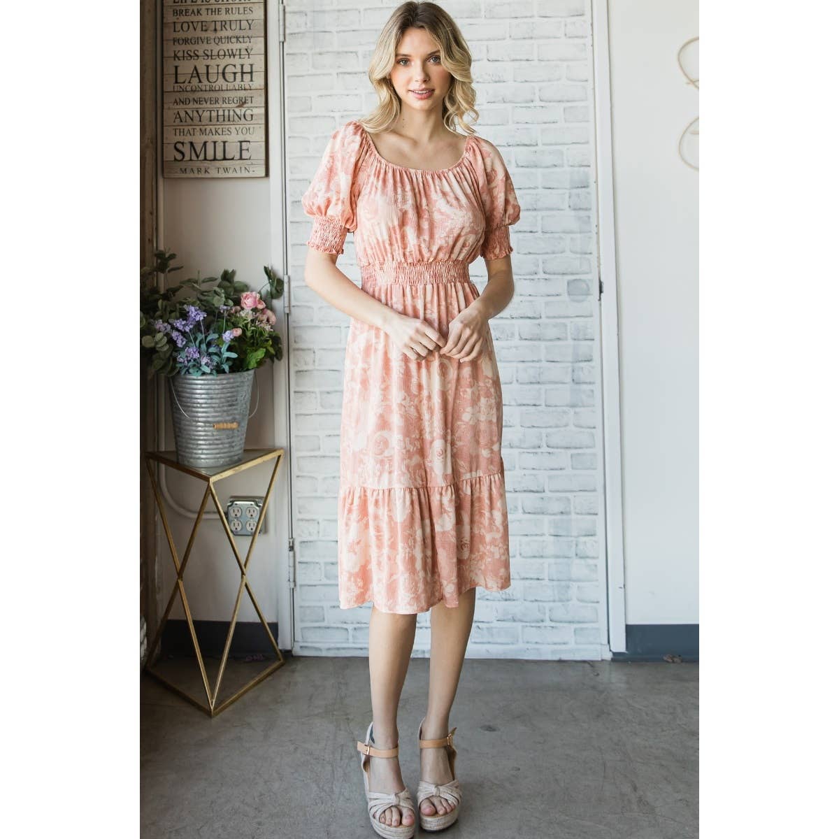 Perzik Vintage midi-jurk met bloemenprint en vierkante hals voor groothandel op Faire10