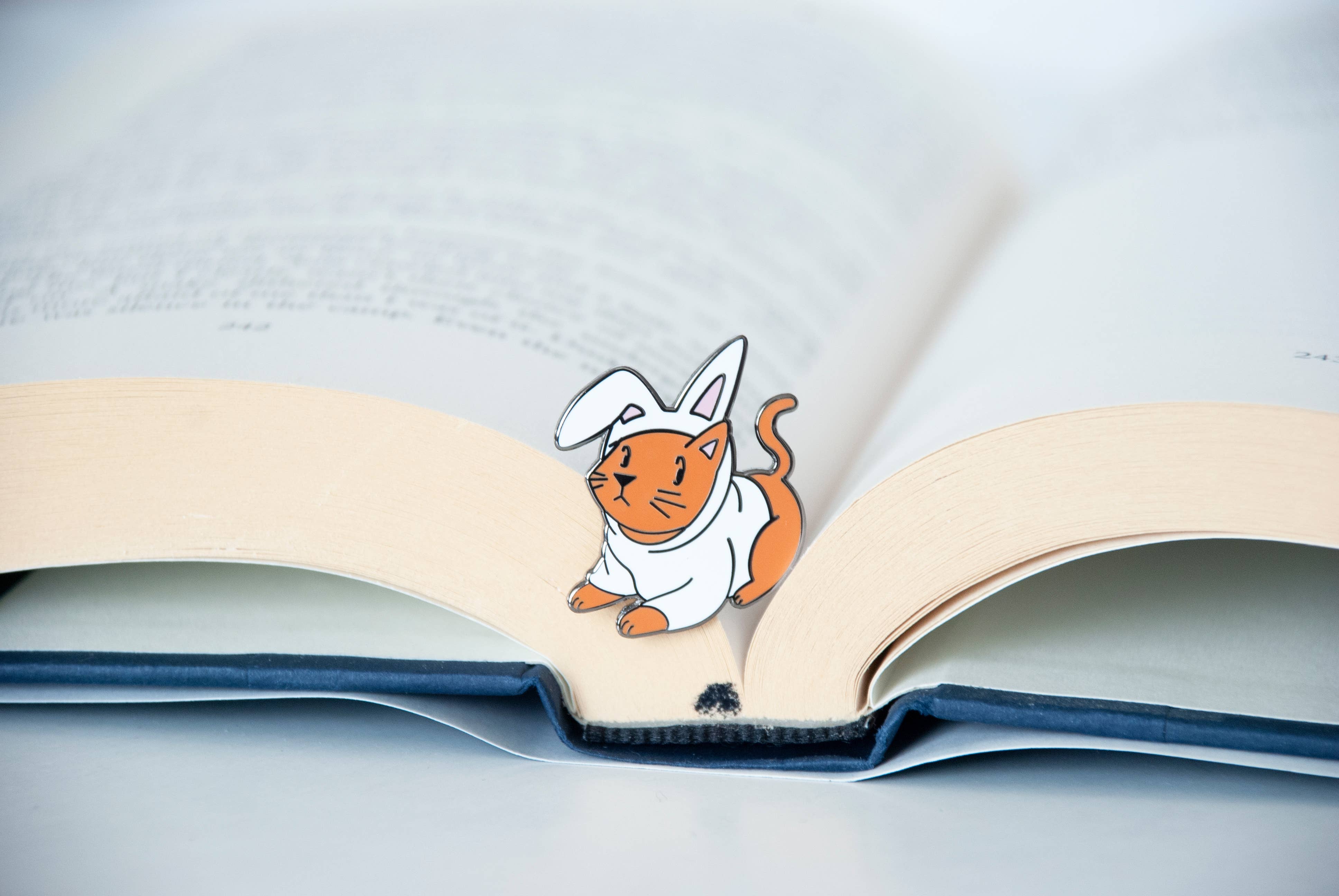 Hop & Flop – Alfinete/botão de lapela por atacado – VENDA//Pin Esmalte Cat Bunny1