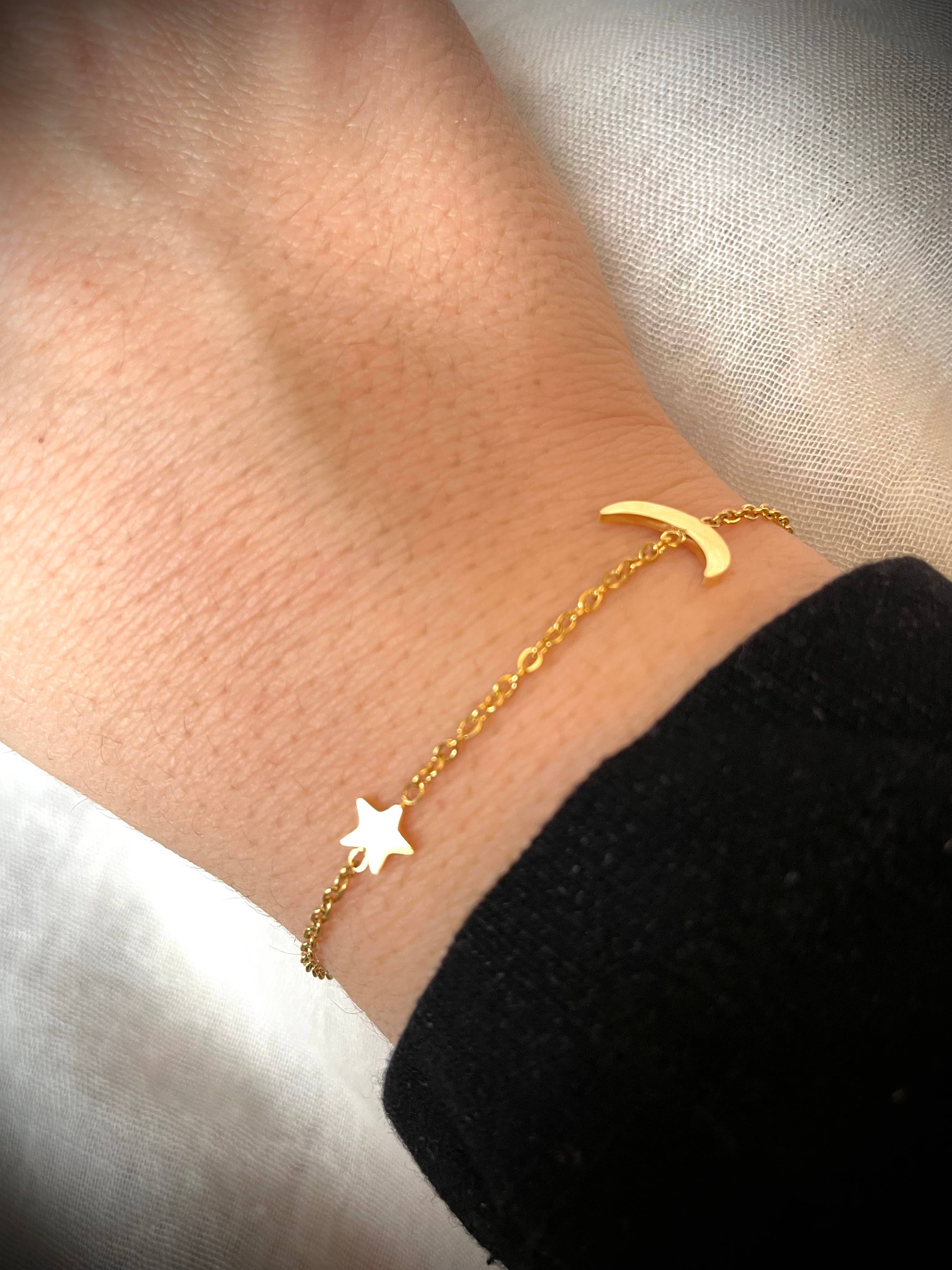 Blueyejewelry – Engroshandel Armbånd med vedhæng – Månestjerne armbånd - 18K guld PVD belagt stjerne armbånd4