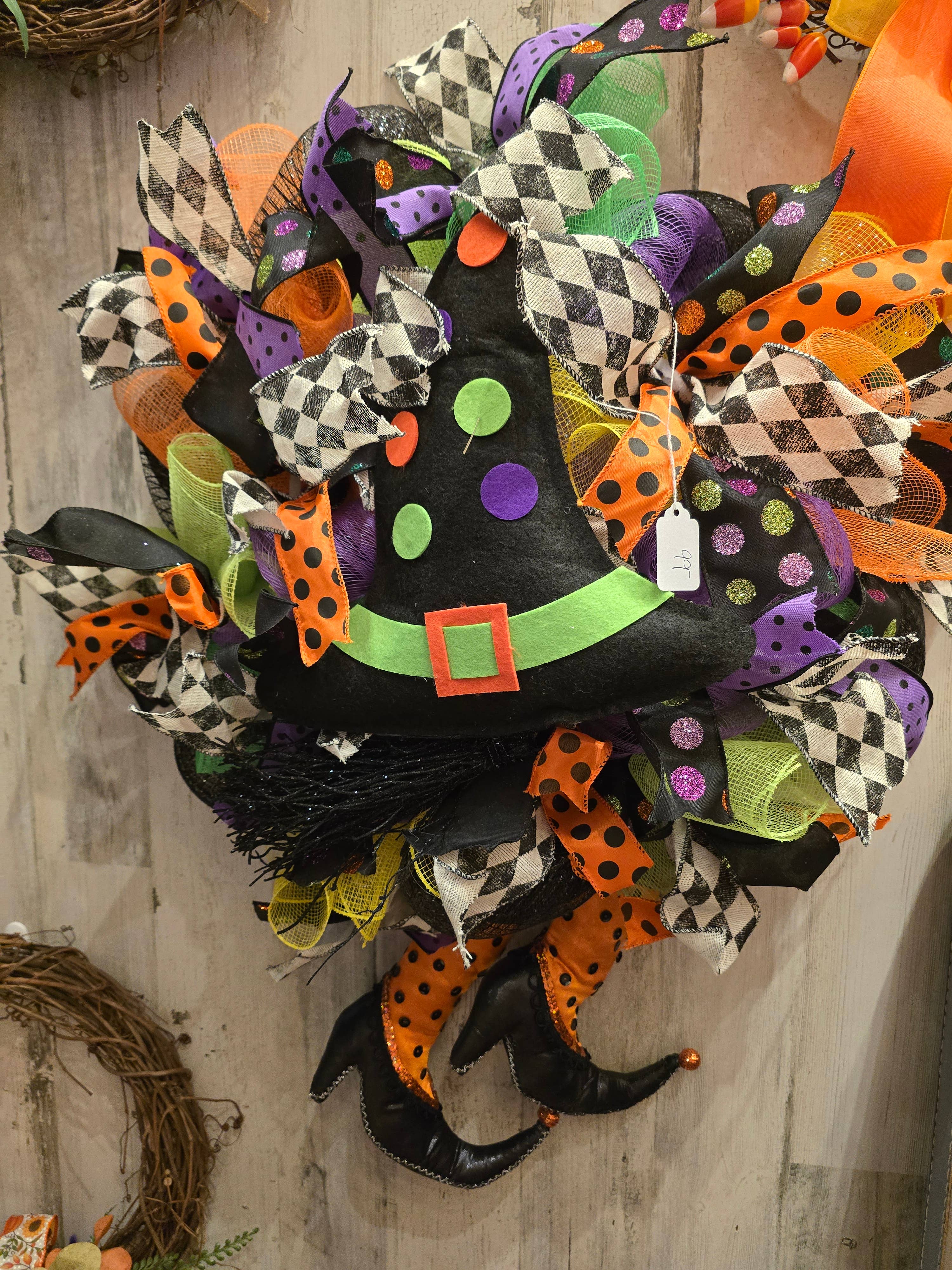 An Array of Wreaths, LLC - Vente Couronne - Couronne en maille déco sorcière d'Halloween3
