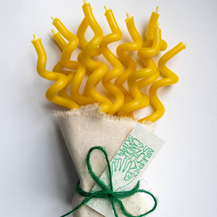 Bougies d'anniversaire en cire d'abeille - assortiment varié pour la vente par Mile-End Soap & Candle Supply