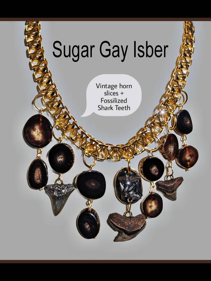 Unieke gefossiliseerde haaien tanden en vintage hoorn ketting - Ontworpen door bekroonde kunstenaar Sugar Gay Isber voor wholesale door Gay Isber Designs