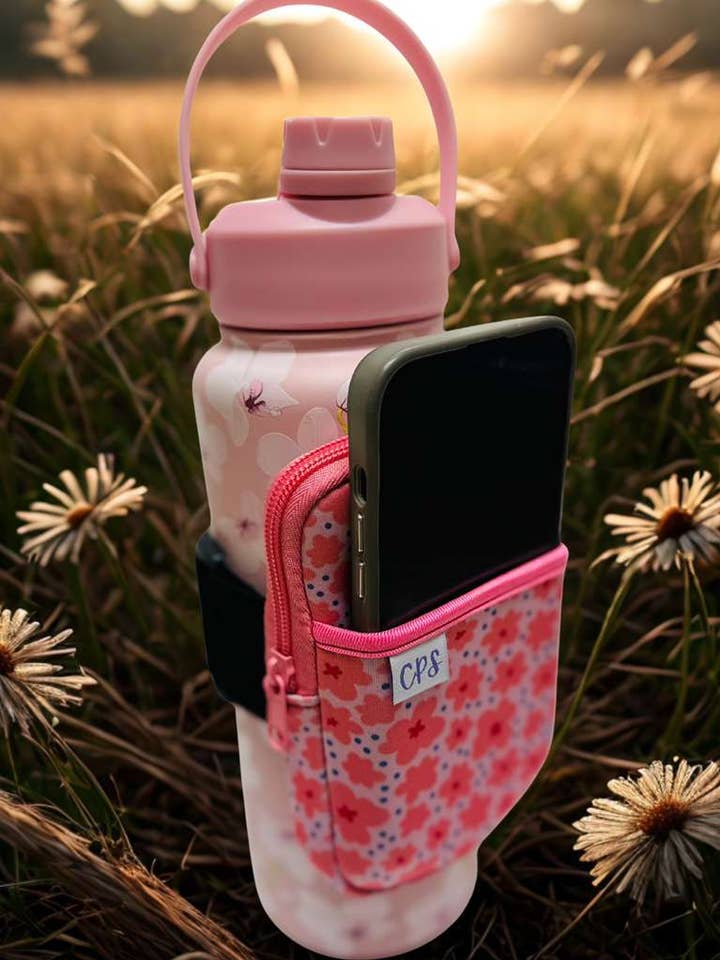 Sac à dos avec bouteille d'eau - 🎒💦 pour la vente par Cloth Paper Scissors LLC