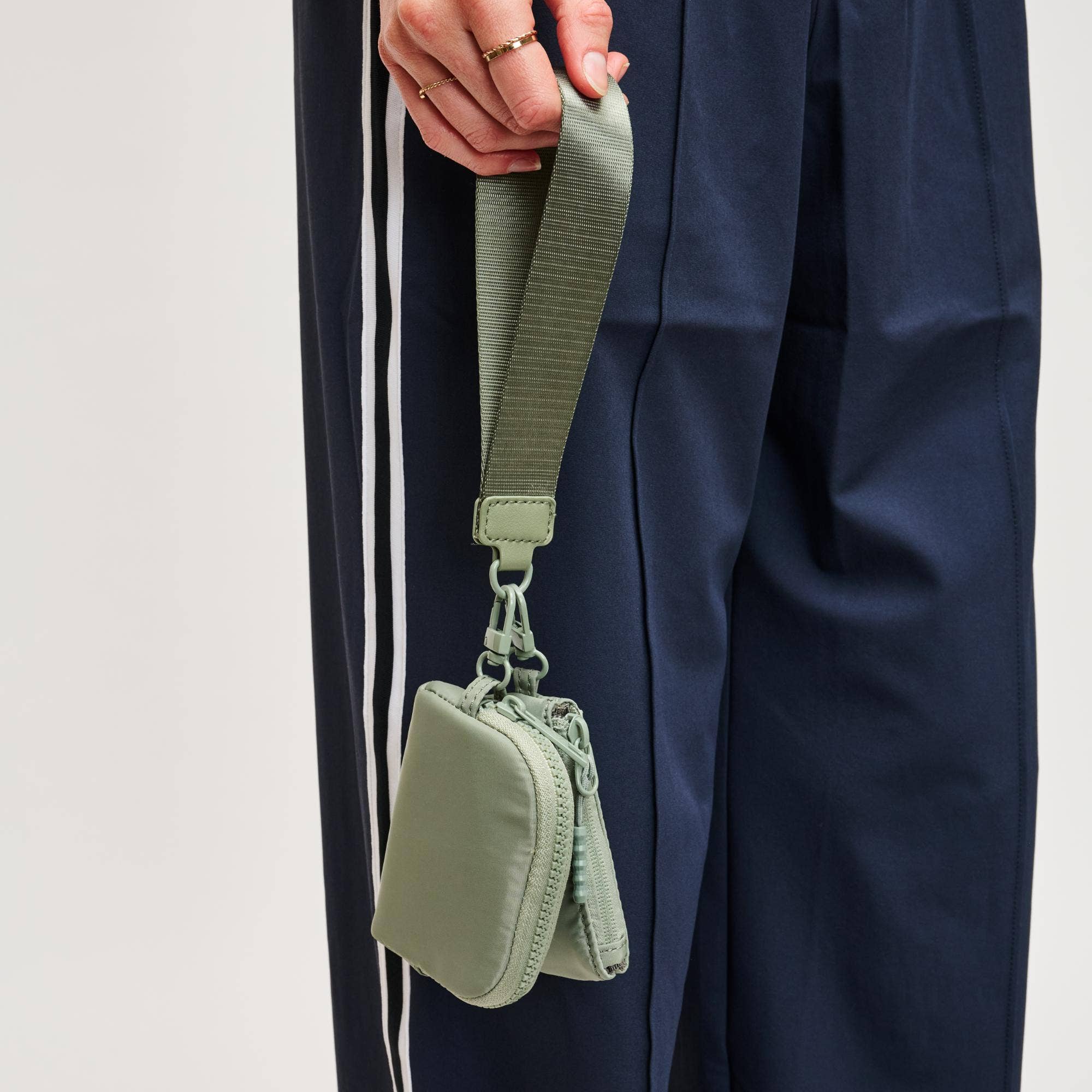 Urban Expressions - Wholesale Clutch Bag - Women's - Link & Carry Wristlet14