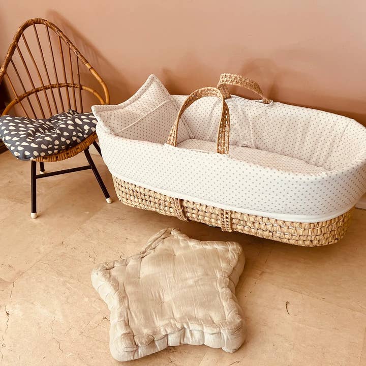 Palm Moses Basket for Babies 0–6 Months – Handwoven Natural and other Purchase Wholesale liners nursery. Free Returns & Net 60 Terms on Faire trending on Faire.
