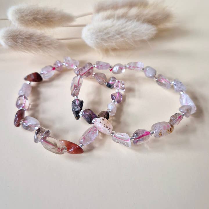 Bracelet en pierres précieuses Quartz Mix – Éclats naturels & Forme organique pour la vente par Moonlight Gemstones