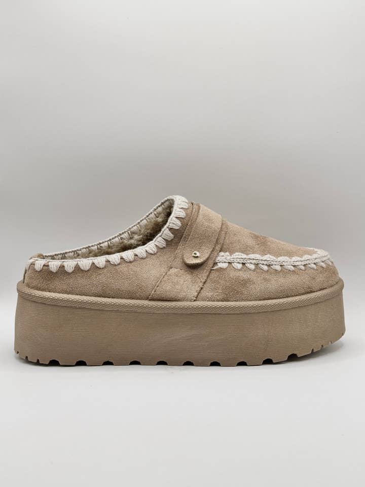 WILADY - Wholesale Clogs - Women's - Fur clogs and patterns13