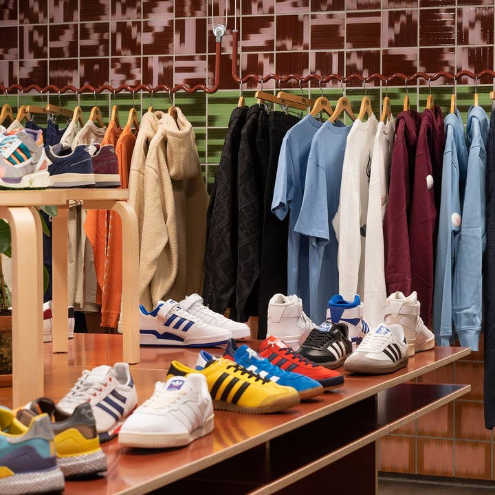 Sinecollection – Großhandel Kleiderbügel – Große Deckenmontierte Kleiderhänger6