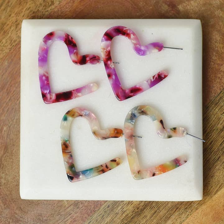 Adalyn Akryl Hjärtformade Hoop-Örhängen för wholesale av Lauren Lane