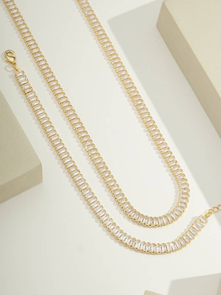 Tennis en zircon baguette hypoallergénique | Sans ternissement pour la vente par Bossaglam Jewelry