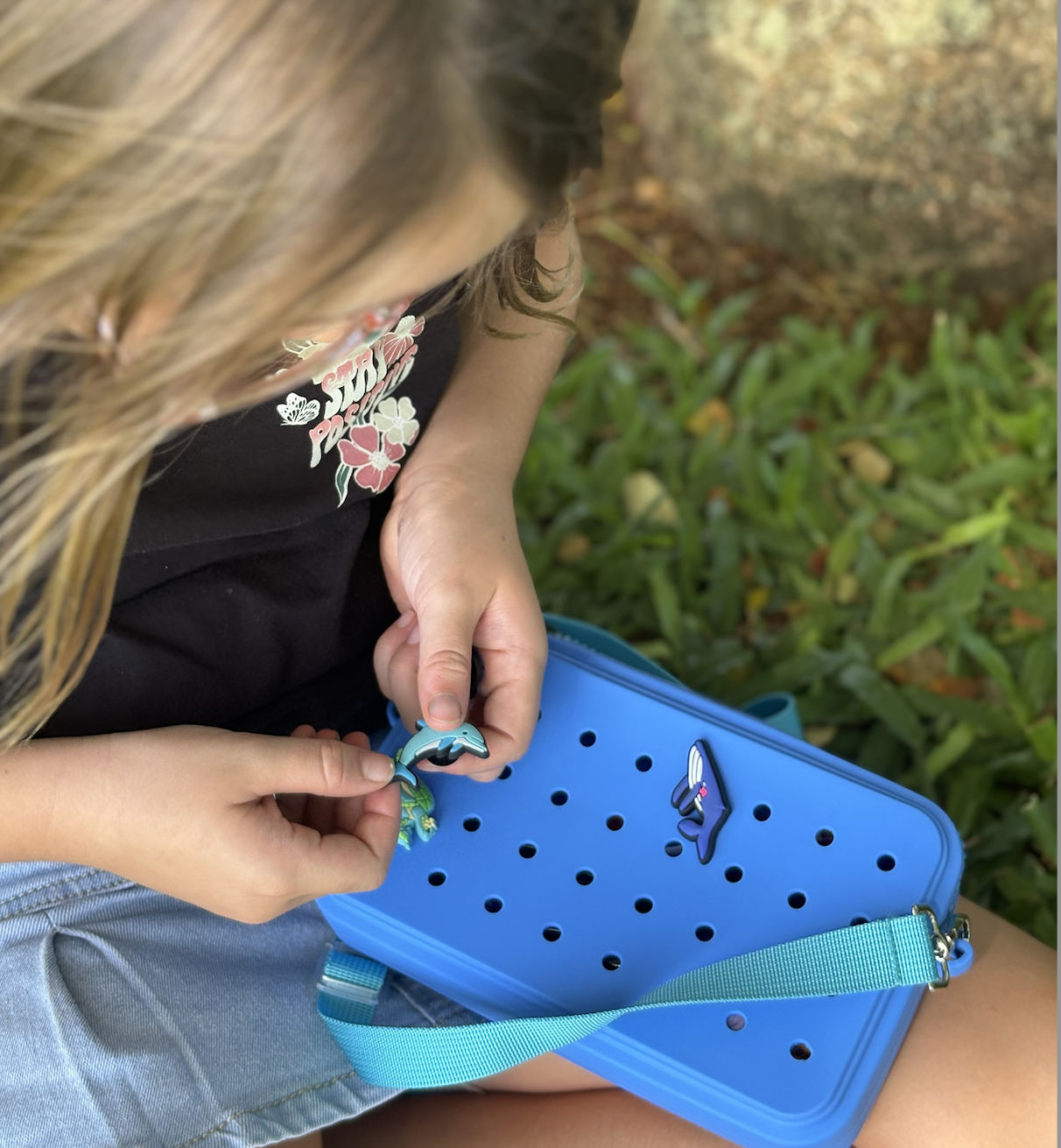 Left Right Design - Wholesale Crossbody Bag - Kids - MyCharm Purse -silicone, customizable, vibrant and versatile6