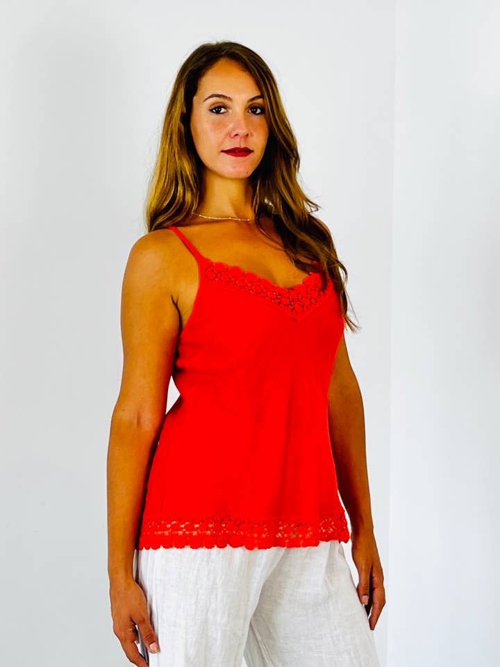 REF 20585 CANOTTA CON COLLO IN PIZZO 100% LINO per la vendita all'ingrosso da parte di Linen & More