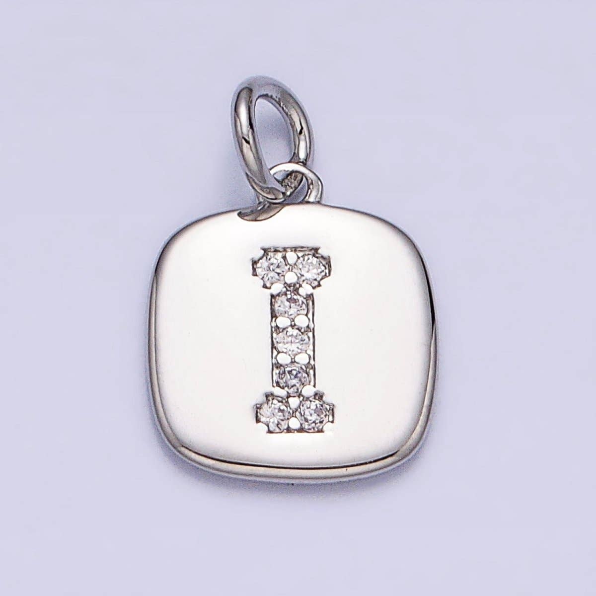 Aim Eternal - Vente Breloques/médailles personnalisées - Pendentif personnalisé avec initiale en pavé micro CZ carré argenté clair | A-266-A-2788