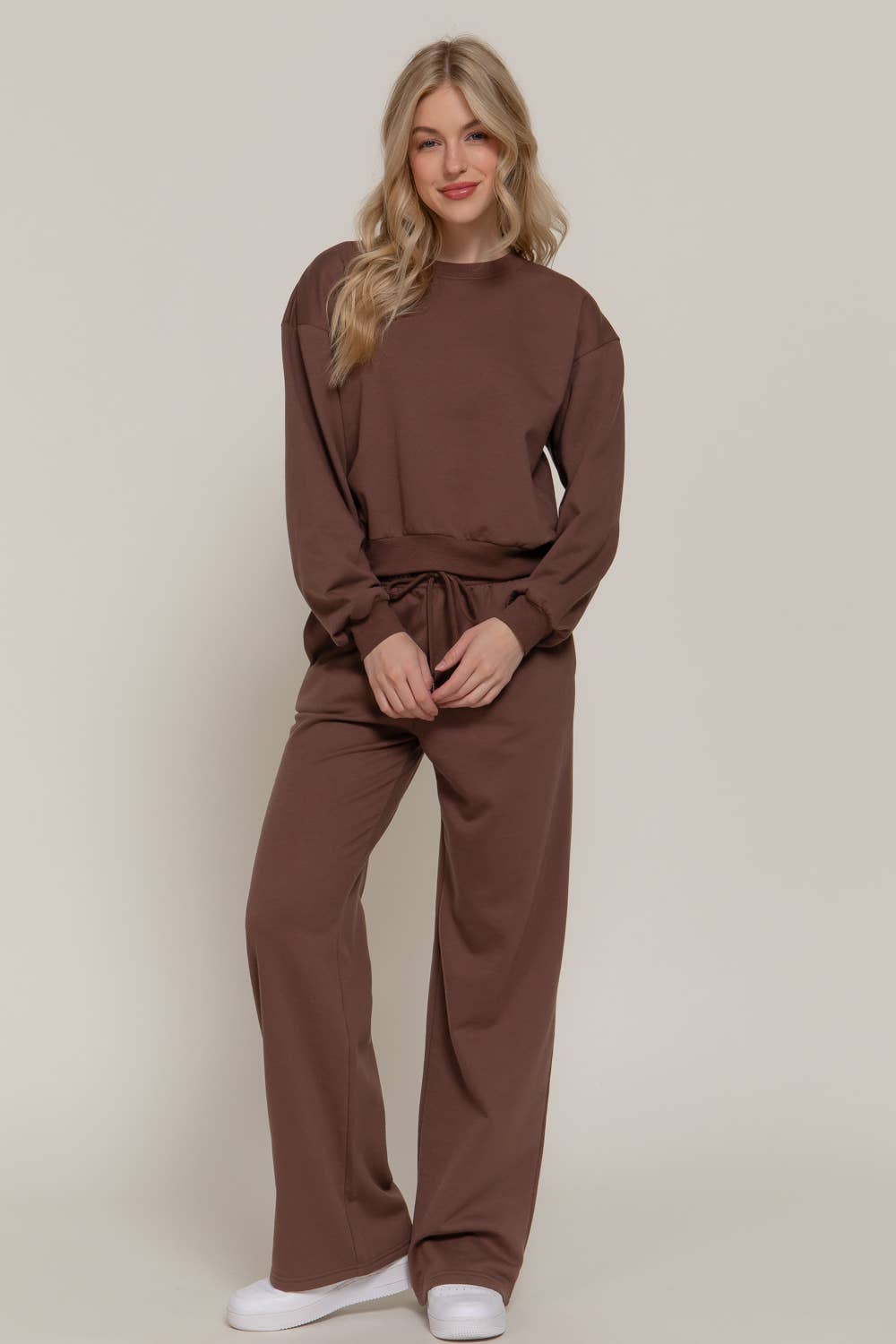 Active Basic | Active USA – Engroshandel Sweatshirt - Dame – Crop sweatshirt med rund hals og lange ærmer24