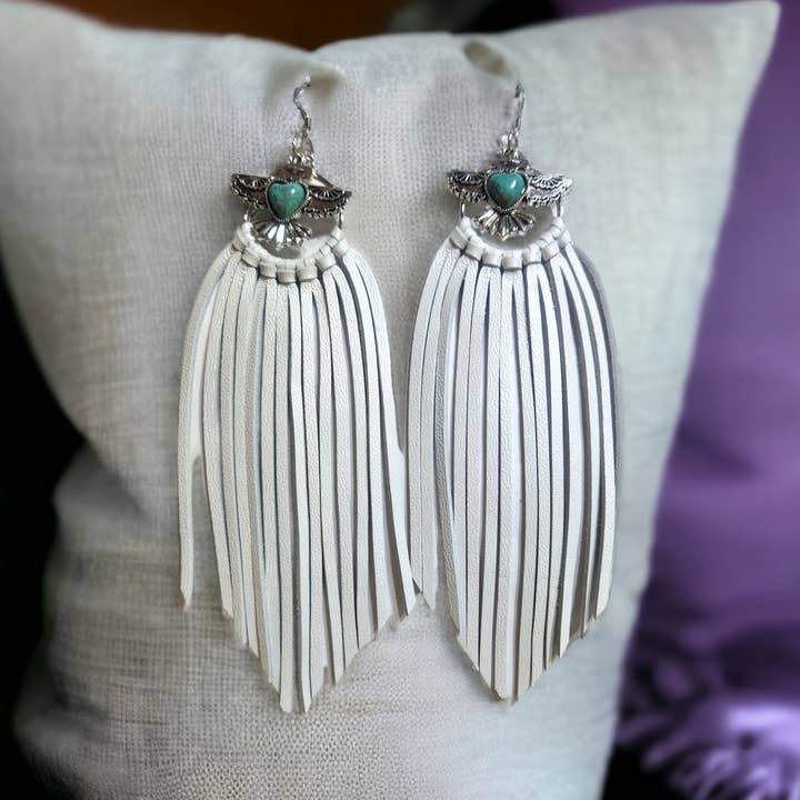 Orecchini a Cerchio Beige con ciondolo Boho per la vendita all'ingrosso da parte di Bushleys Beauties, LLC