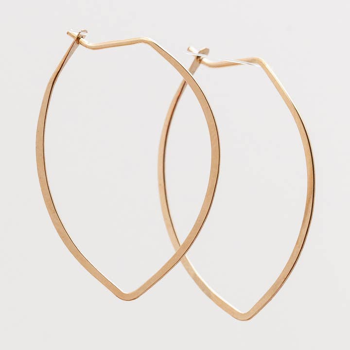 Pi Örhängen - Kronblad för wholesale av Clementine & Co. Jewelry