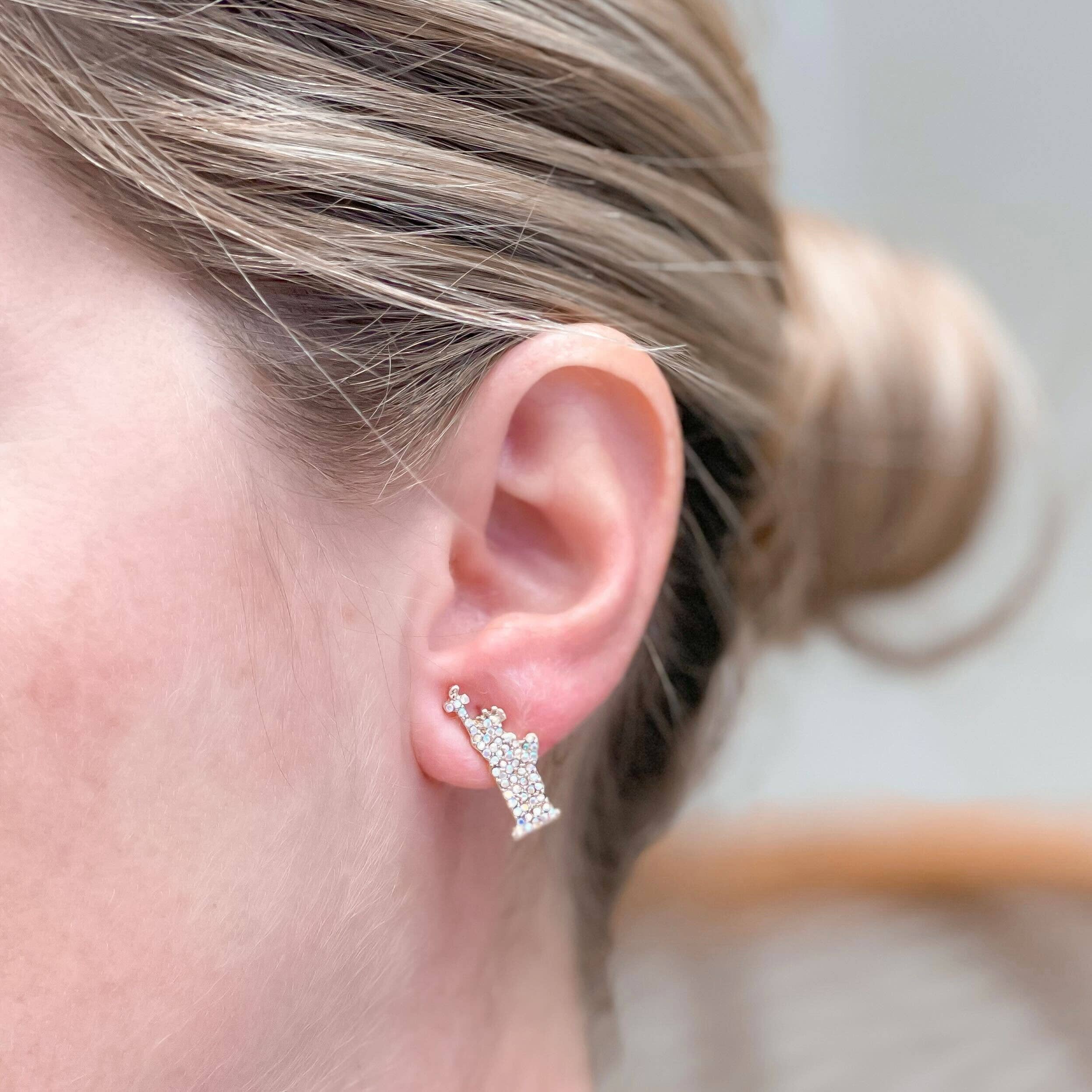 Prep Obsessed Wholesale – wholesale Stud/post earrings – Glitzy Statue of Liberty Stud Earrings2