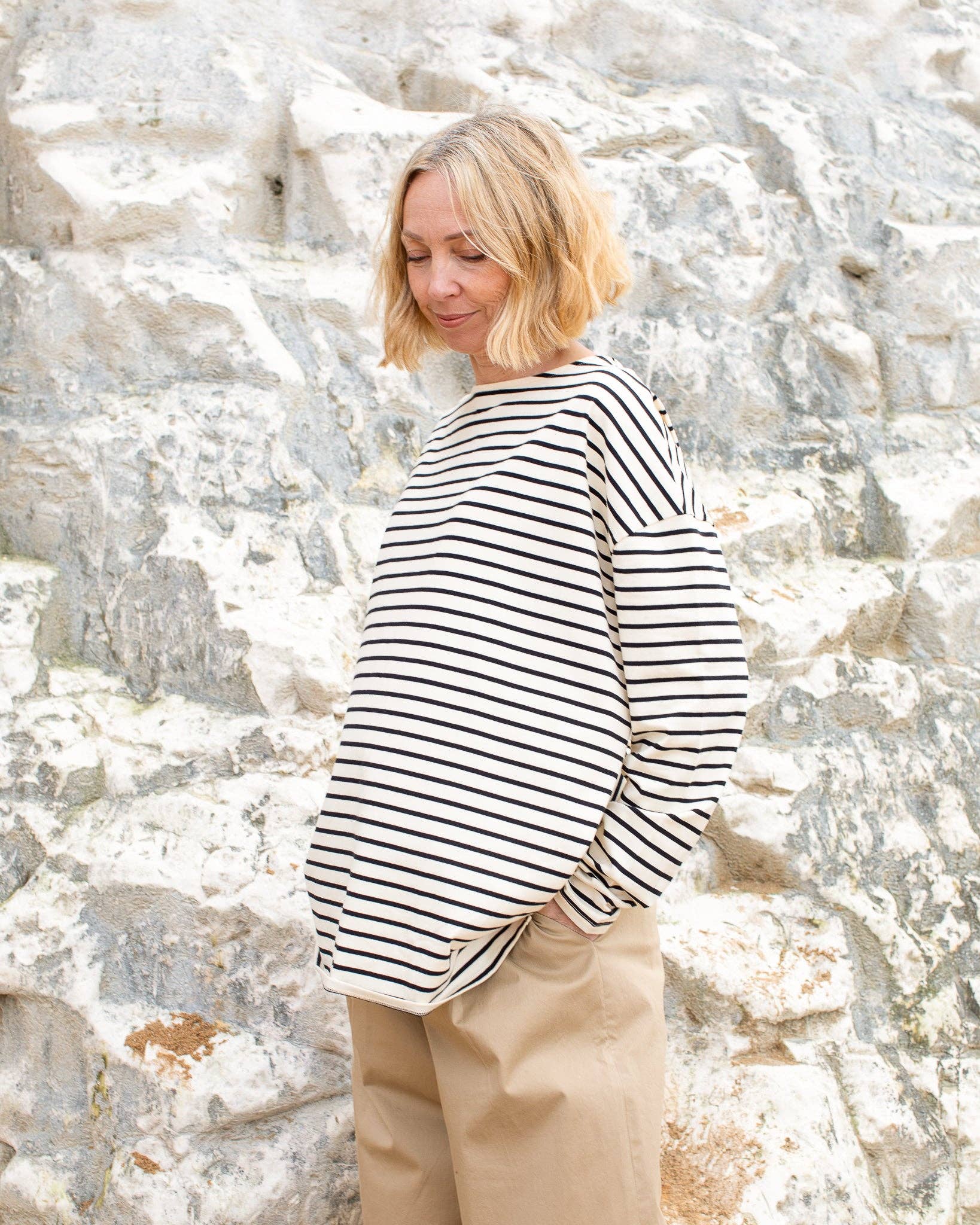 CHALK – Engroshandel T-shirt – til kvinder – Bryony Stribet Top | Sort / Creme4