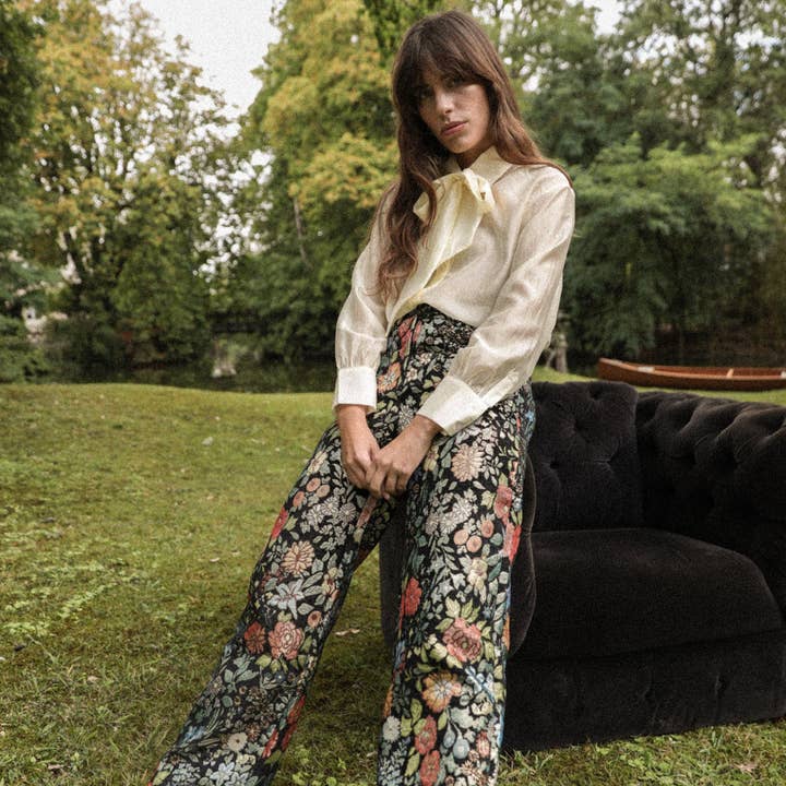 PHIONA black pants and other Purchase Wholesale bio gewürzhändler. Free Returns & Net 60 Terms on Faire trending on Faire.