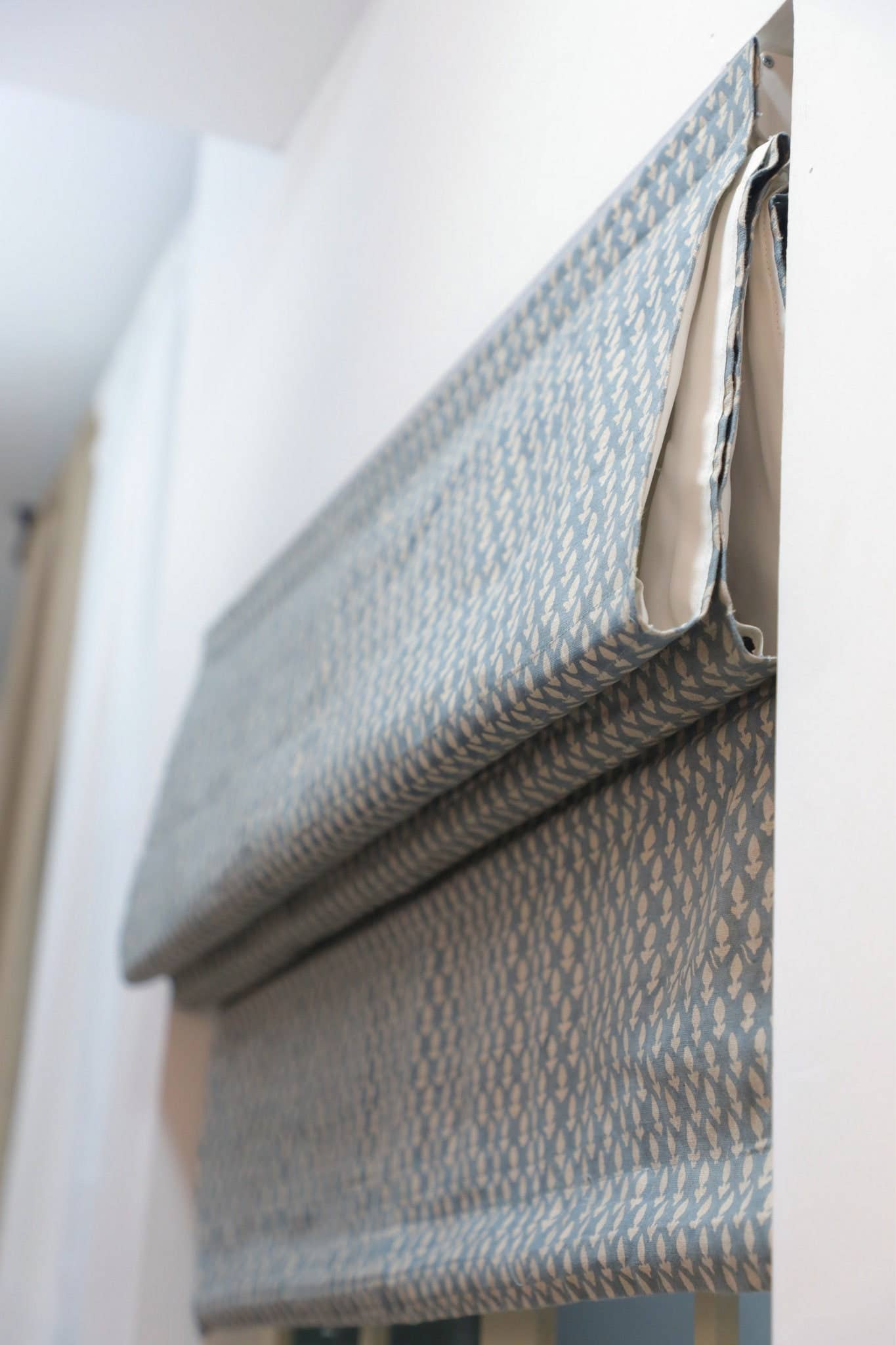 Fabdivine – Engroshandel Persienner – Bloktryk Ren Linned Blomster Romersk Rullegardin: Hariyali2