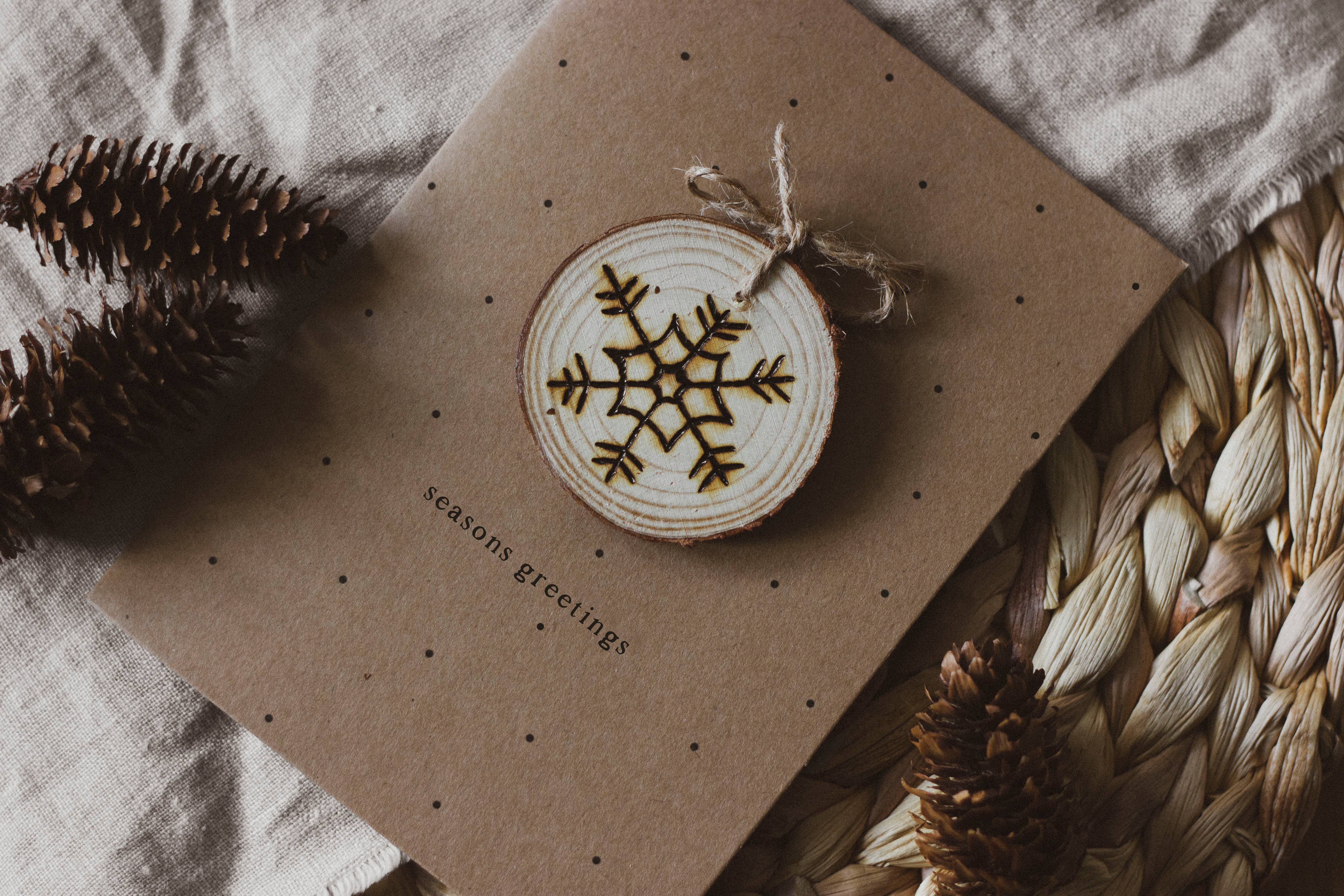 Bobella Co. – wholesale Christmas card – Christmas Card with Wooden Keepsake Decoration2