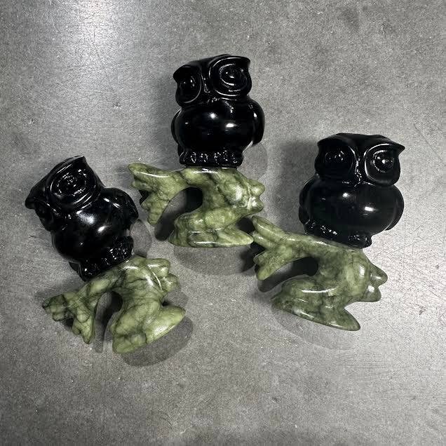Crystal Deal· Wholesale - Wholesale Decorative Figurine - Obsidian Owl on Serpentine Tree 2