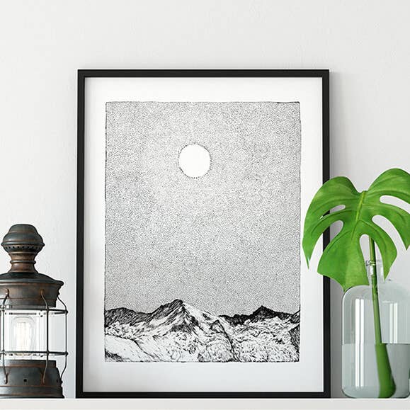 Bjerge og Sol - Sort og Hvid - Nature Art Print for engroshandel hos Drawn Together Art Collective