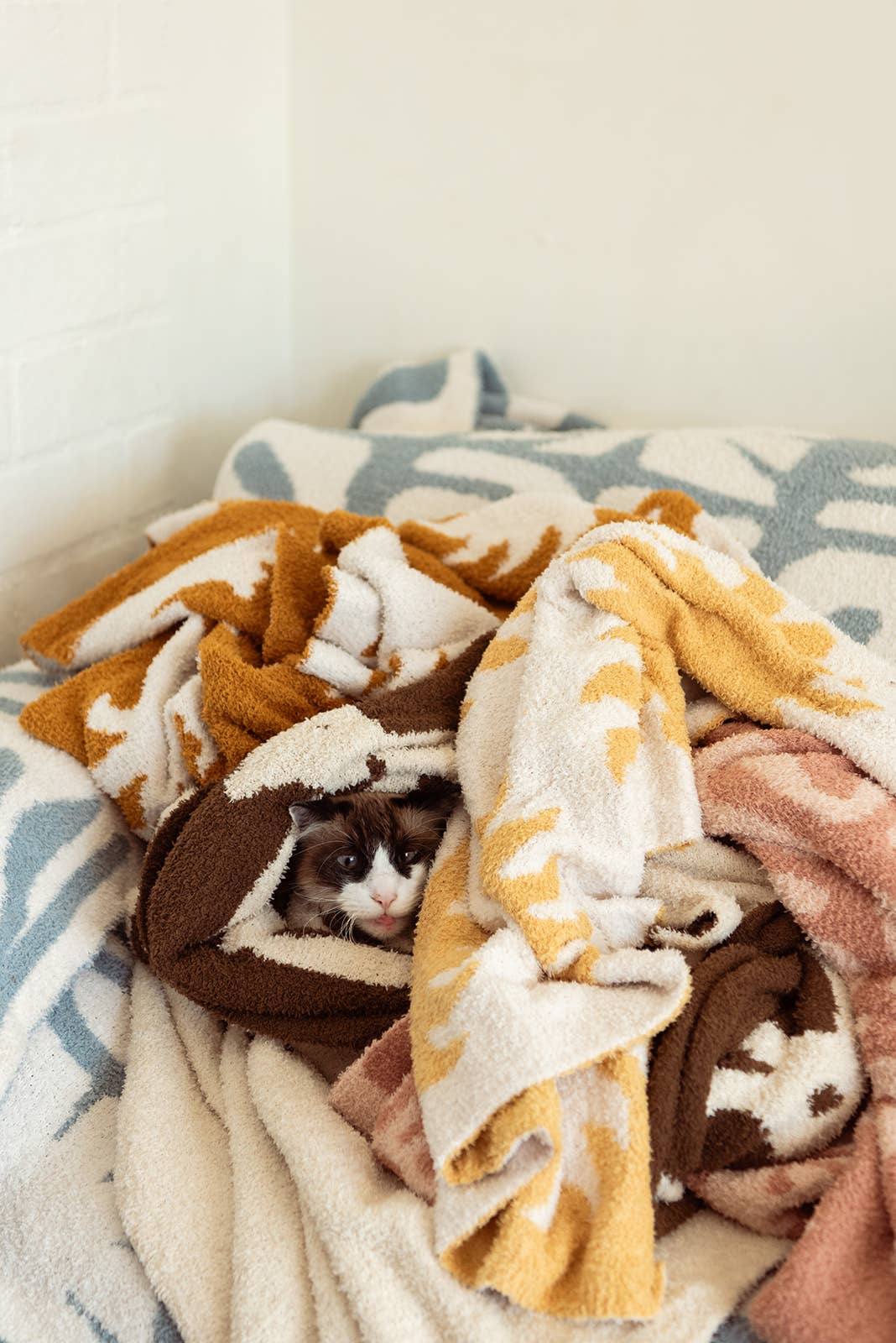 Sundream – wholesale Throw blanket – Hanalei Plush Throw - Mocha & Cream4