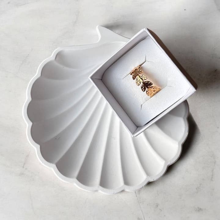 DUESTELLE ITALIA – wholesale Band/stacked ring – Leaf Whisper - Gold Leaf Ring in Waterproof Steel2