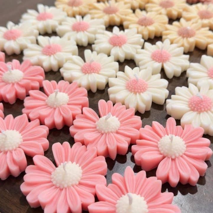 Bougies Marguerite Flottantes en Cire de Soja Fait Main dans un Sac en Organza pour la vente par Karly’s Candles