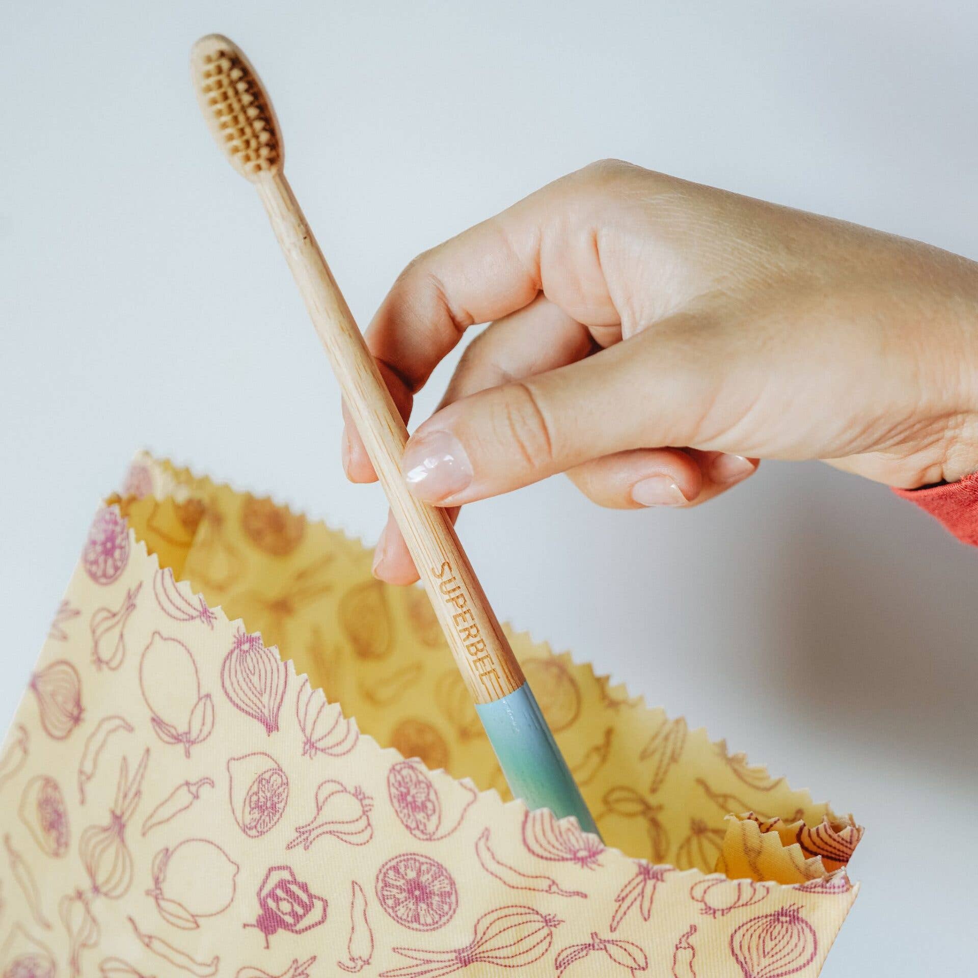 SuperBee - Eco Living Made Easy - Venta al por mayor Kit de cuidado bucal - Dentos – Kit de Viaje Ecológico para el Cuidado Oral7