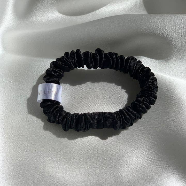 Malliya - Wholesale Scrunchie - Women’s - Small 100% Silk Scrunchie - Midnight Black1