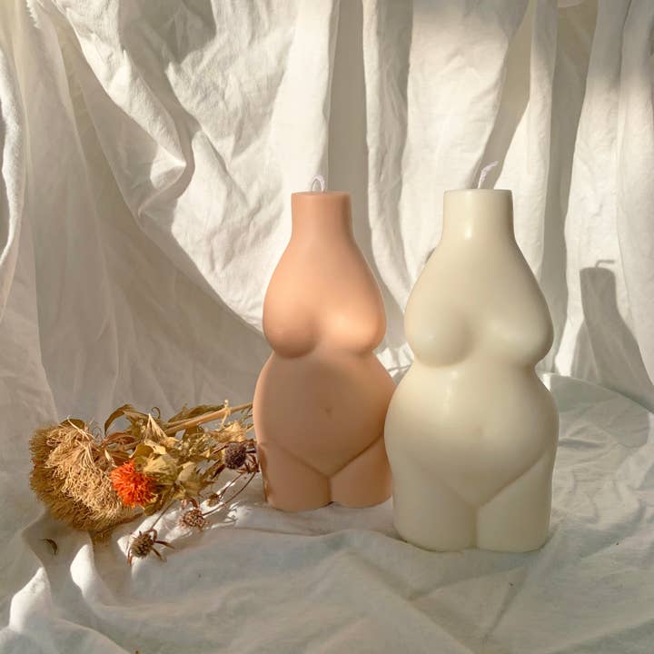 Bougie en cire de soja et d'abeille en forme de corps potelé pour la vente par YUI BROOKLYN