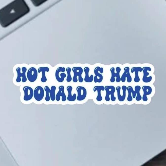 Adesivo in vinile 2,5" Ragazze Sexy Odiano Donald Trump per la vendita all'ingrosso da parte di Fable and Flame Co.