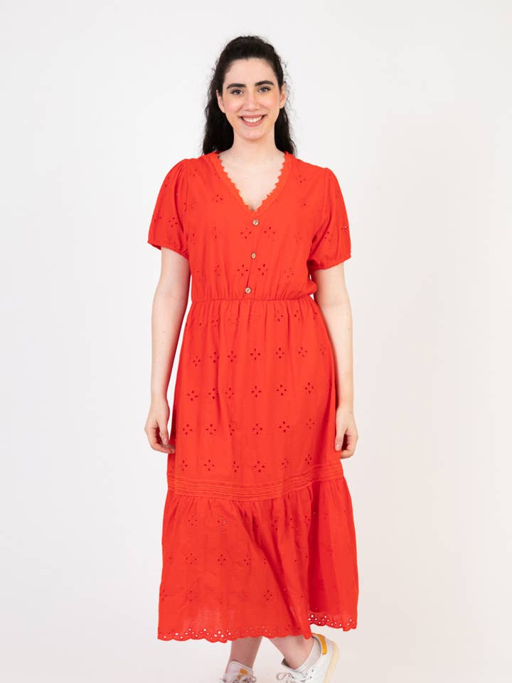 Robe grande taille broderie anglaise rouge (C6568) pour la vente par Pomme Rouge Paris
