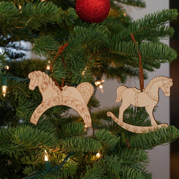 Skandinavische Ornamente aus Pferdeholz für den Großhandel von Reece Design Works