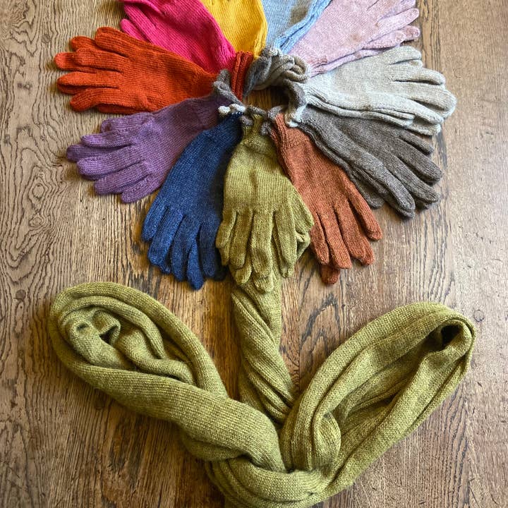 Samantha Holmes Alpaca Clothing and Gifts - Wholesale Gloves - Women's - Luxury Alpaca Gloves - new improved fit!11