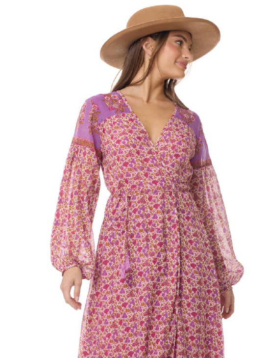 Abito avvolgente stampato Naomi a maniche lunghe rosa per la vendita all'ingrosso da parte di Blue Boheme