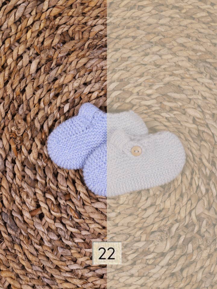 Botinhas tricotadas em lã merino | BUNNY AND FRIENDS for wholesale by Wedoble: sustainable children's fashion