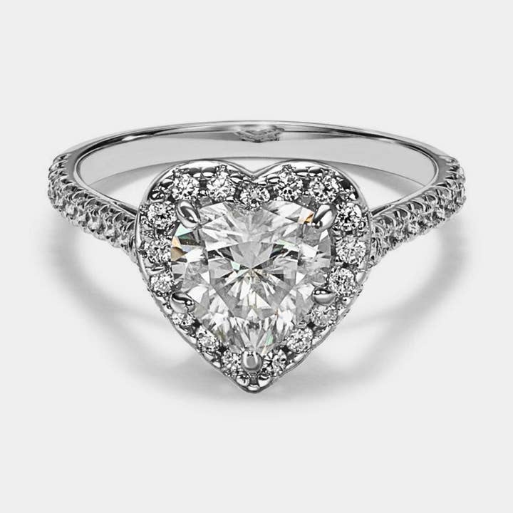 Bague de fiançailles en forme de cœur avec halo de moissanite en argent sterling 925 pour la vente par Perimade & Co. LLC
