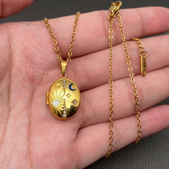 Mio Queena - Wholesale Pendant/charm necklace - Star Moon locket charm 18K Golden S.Steel Necklace - FGS/MS