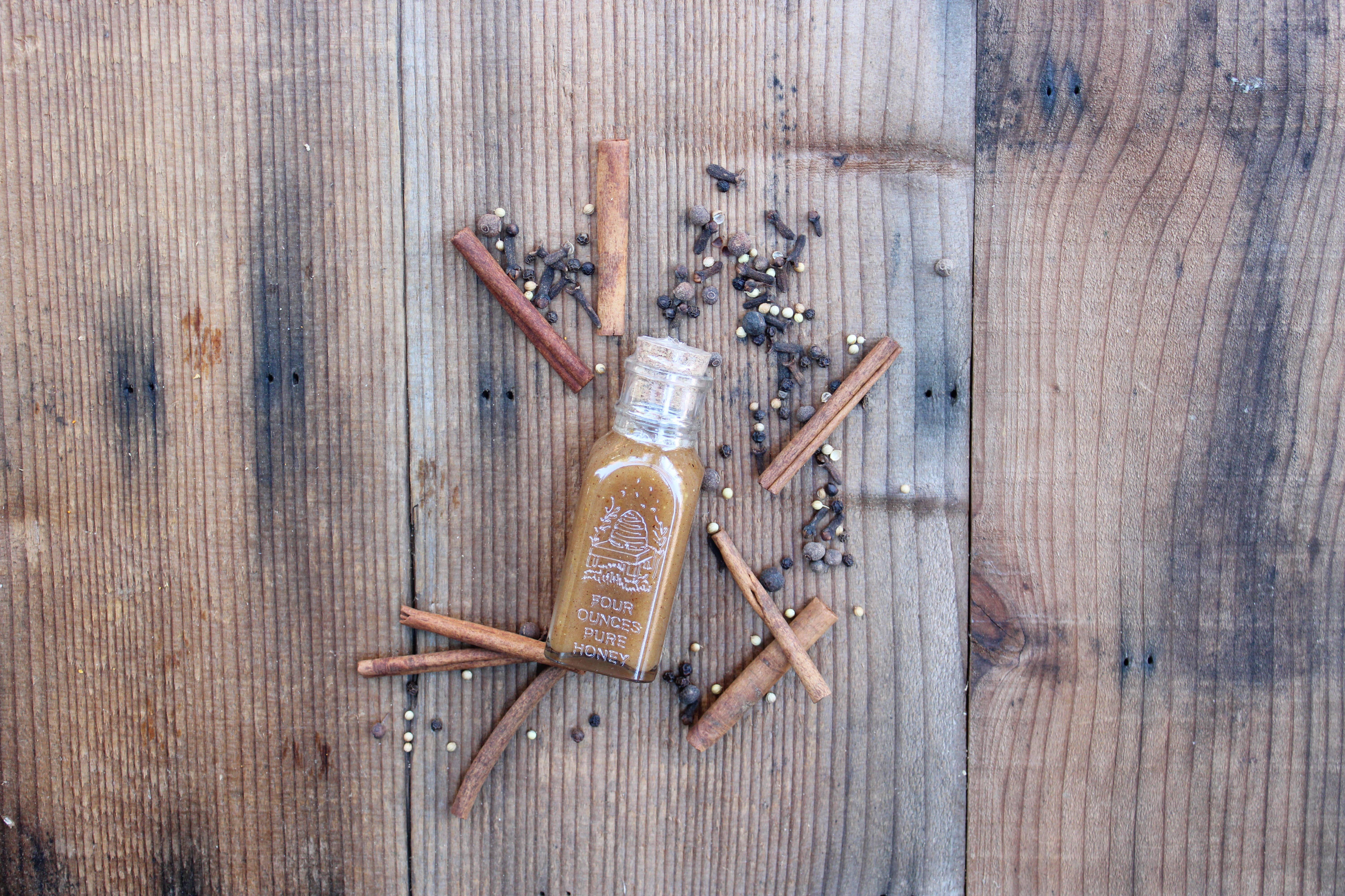 Blue Sage Honey Co. – wholesale Honung – Vintage Muth Honungsburk Chai Krydda