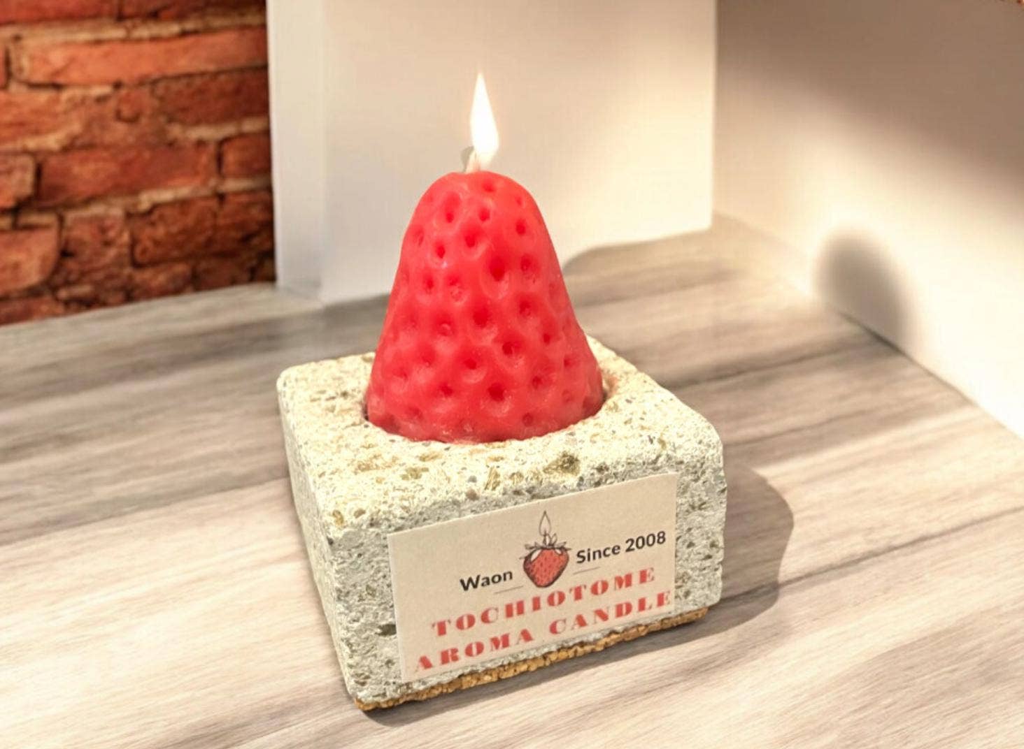 「FUNJI」In Japan - Wholesale Novelty Candle - Strawberry Soy Candle with Oya Stone Tray0