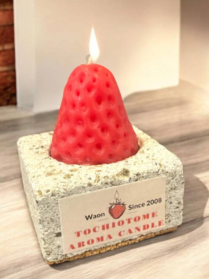 Strawberry Soy Candle with Oya Stone Tray for wholesale by 「FUNJI」In Japan